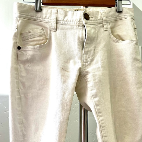 Cabi distressed white straight leg jeans - Picture 2 of 11